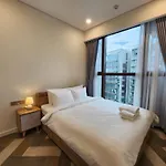 Metropole Hall River & City Views Right In Heart Of The City