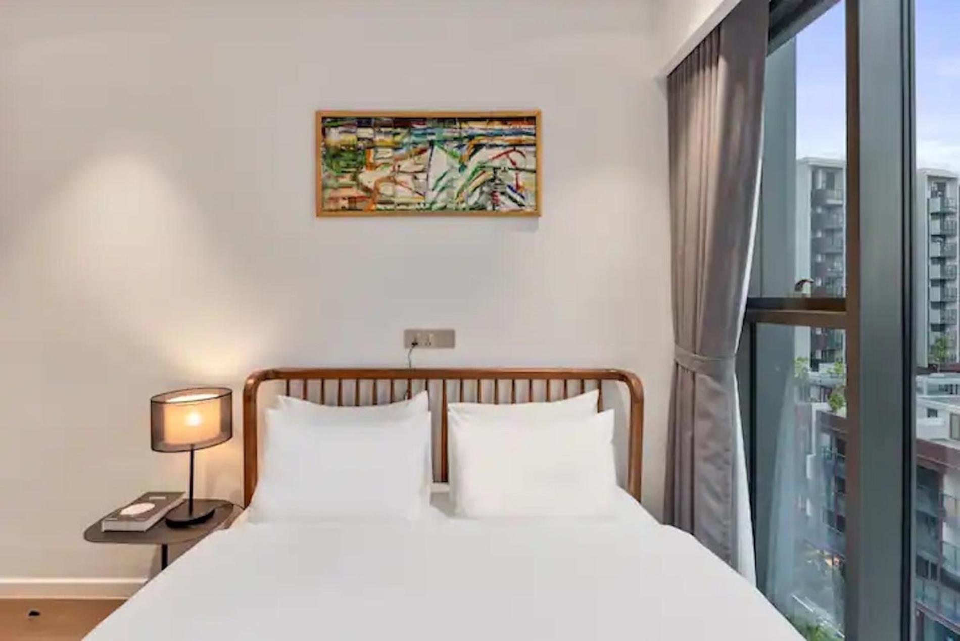 Metropole Hall River & Views Right In Heart Of The *