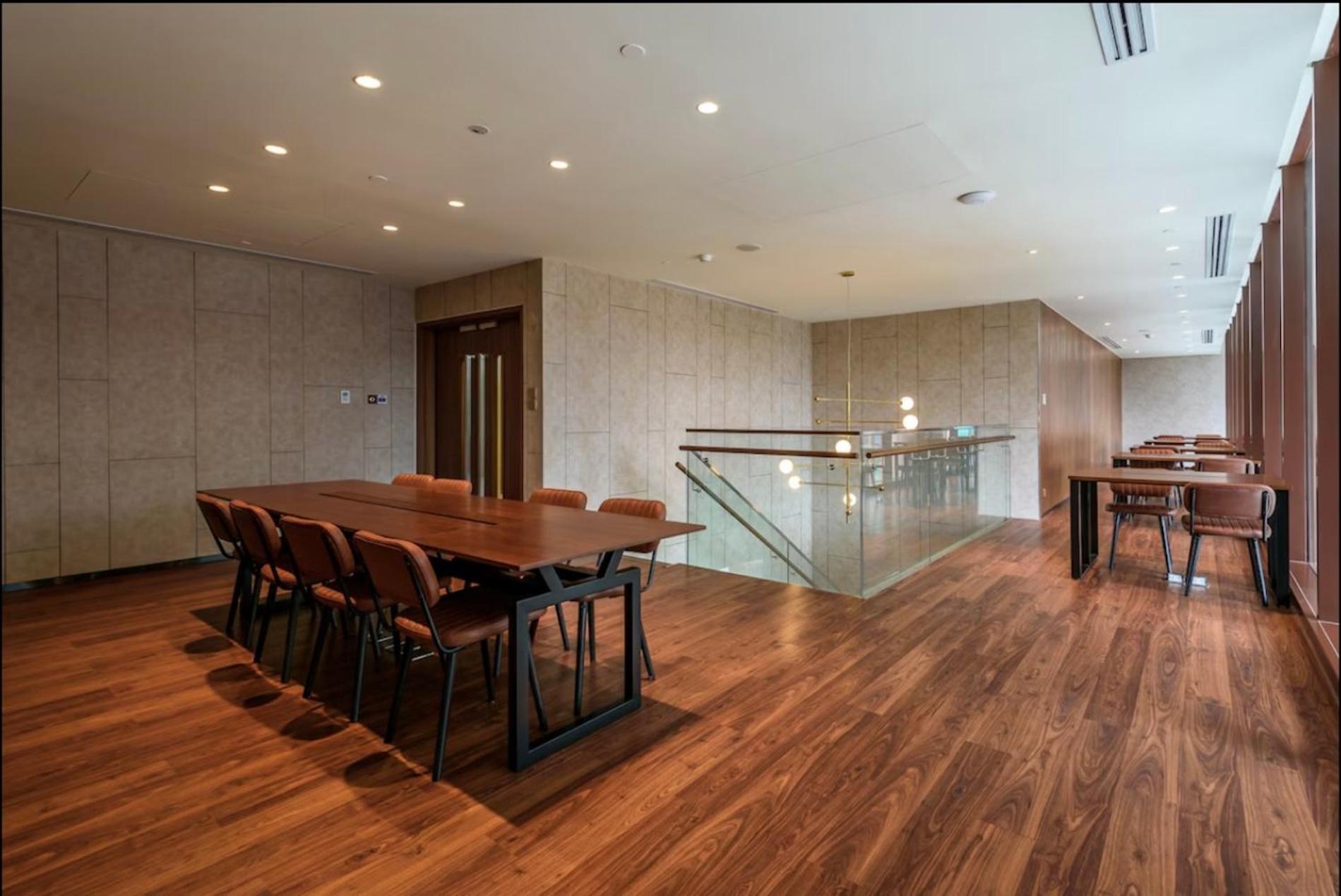 Căn hộ Metropole Hall River & Views Right In Heart Of The